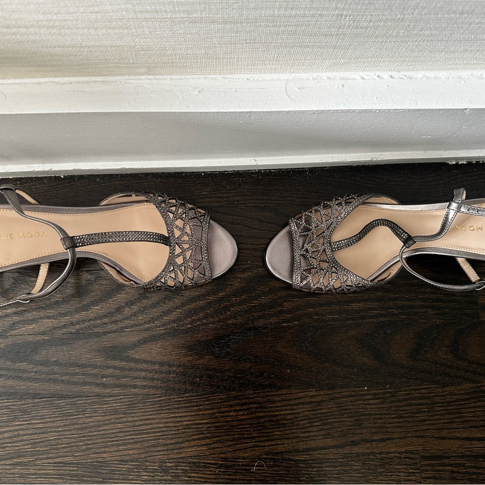 Metallic Kitten heels w ankle strap & mini rhinestones - Picture 2 of 2